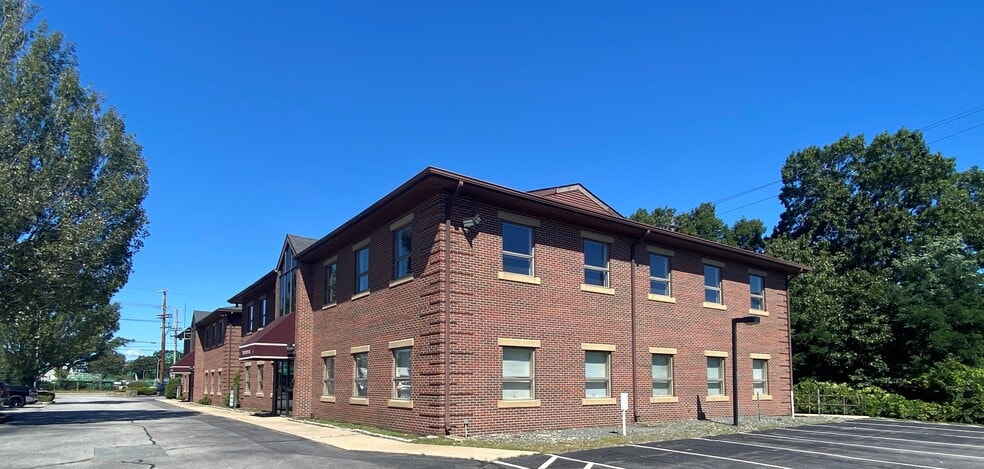 100 Jefferson Blvd, Warwick, RI for sale - Building Photo - Image 1 of 1