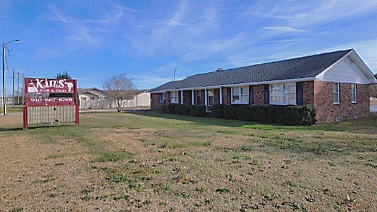 7117 Raeford Rd, Fayetteville, NC 28304