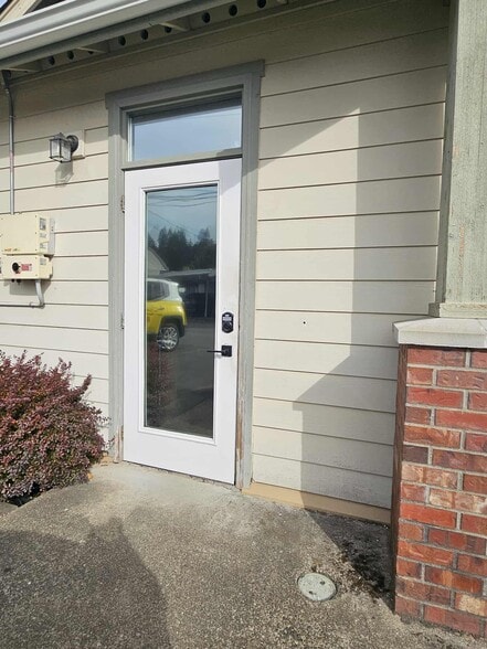 117 N 8th St, Shelton, WA for lease - Building Photo - Image 3 of 8