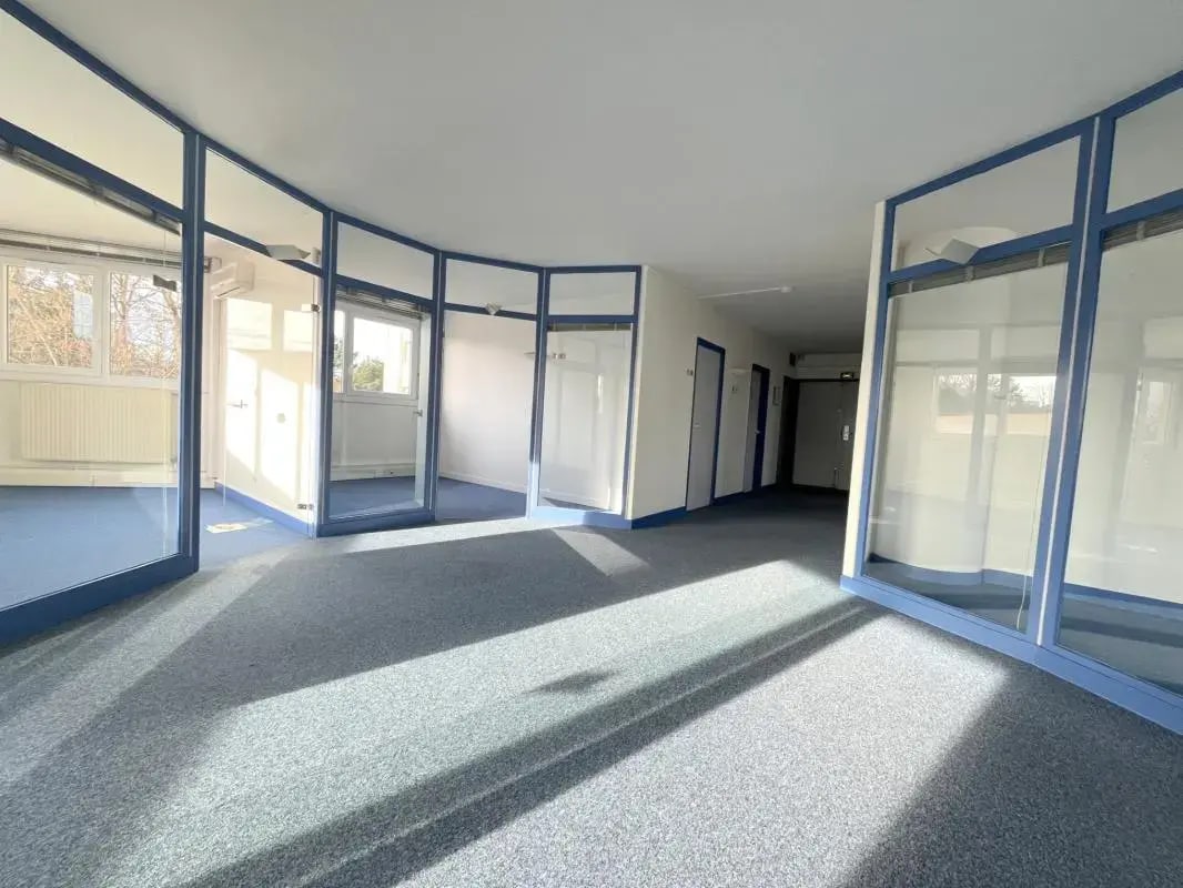 Avenue De L'Europe, Chatou, YVE 78400 - Unit 159 - - Interior Photo - Image 1 of 5