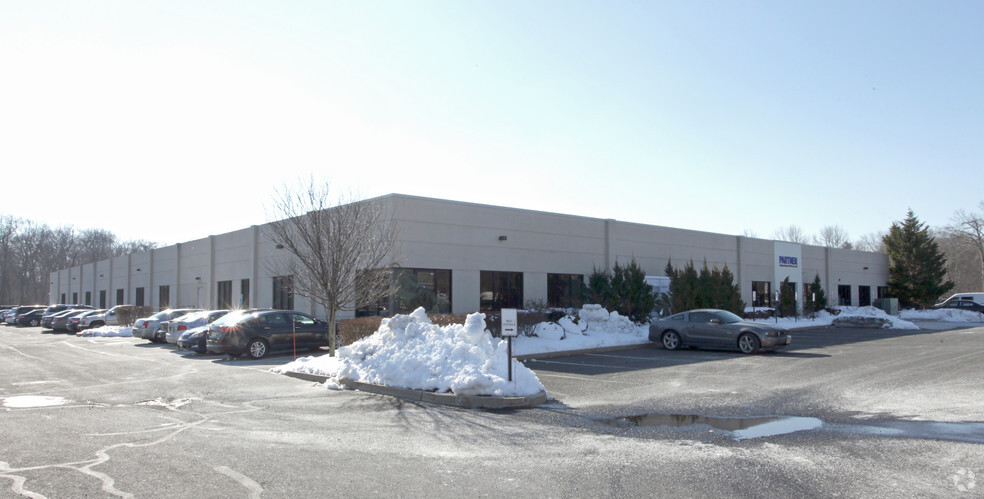 611 Industrial Way W, Eatontown, NJ for lease - Building Photo - Image 2 of 4