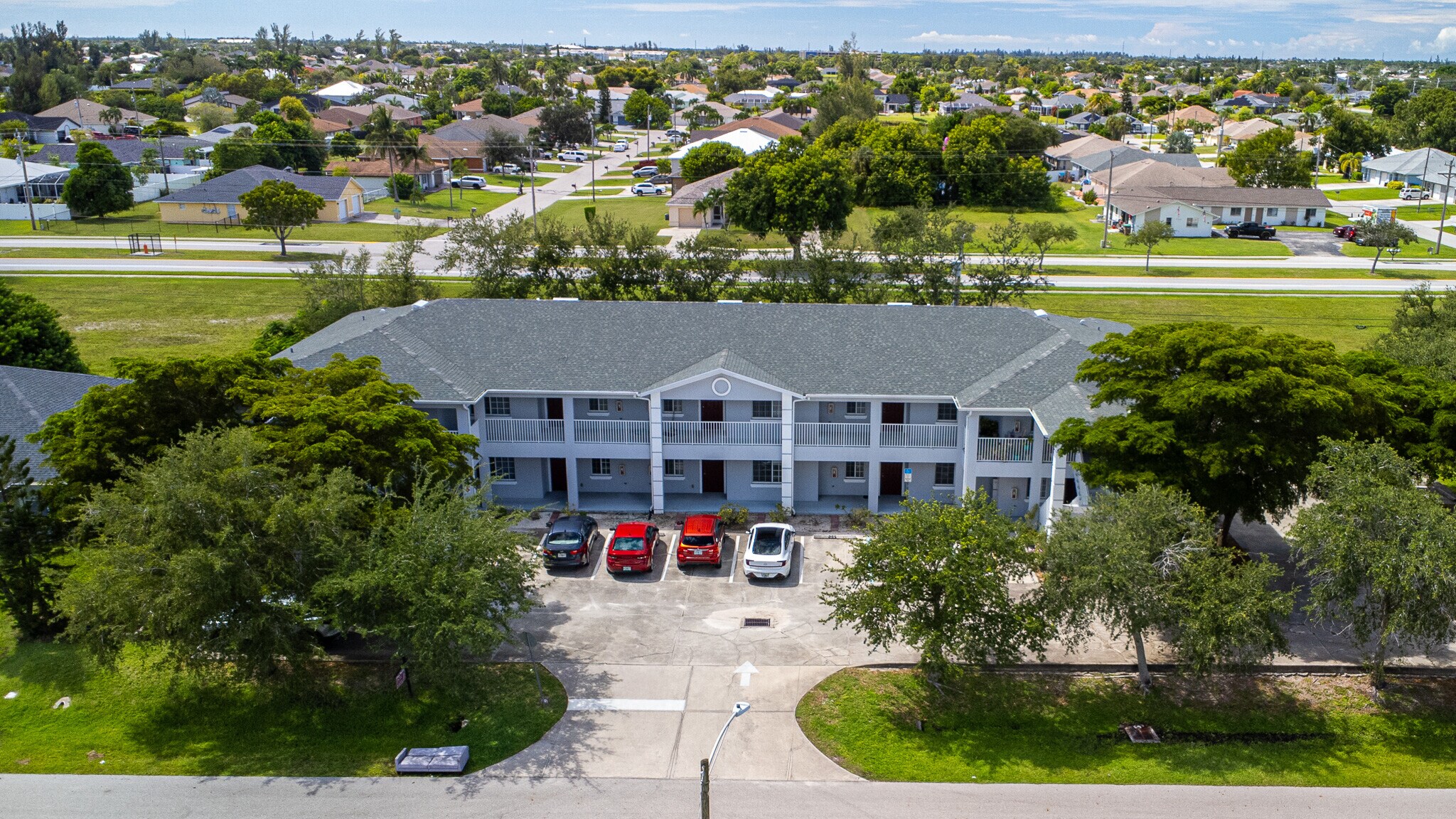 1328 SE 8th Ave, Cape Coral, FL for sale Primary Photo- Image 1 of 34