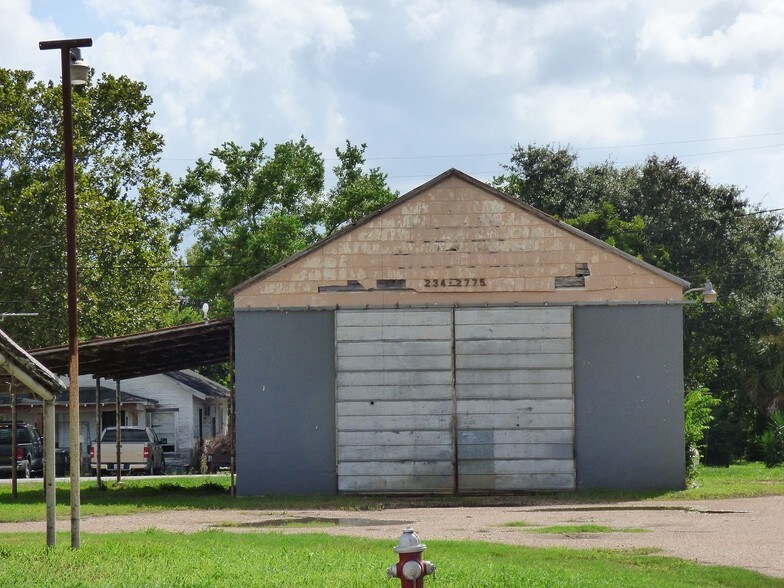 801 E Main St, Eagle Lake, TX for sale - Primary Photo - Image 1 of 1