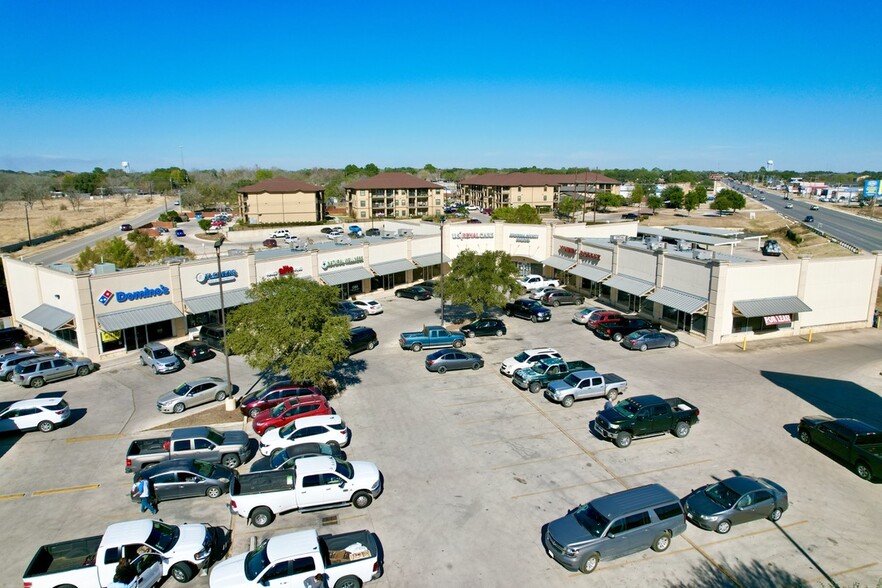 1320 W Oaklawn Dr, Pleasanton, TX for lease - Building Photo - Image 3 of 3