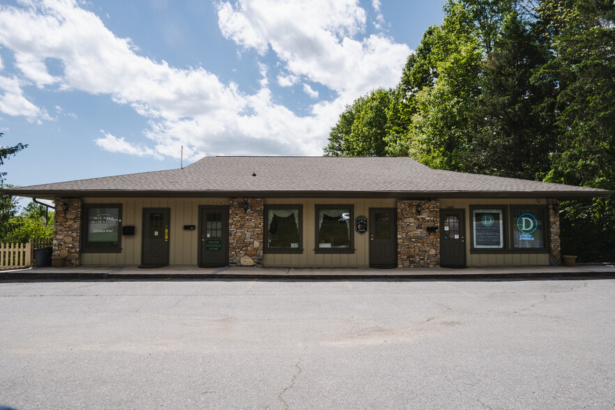 512-522 S Caldwell St, Brevard, NC for sale - Building Photo - Image 1 of 17