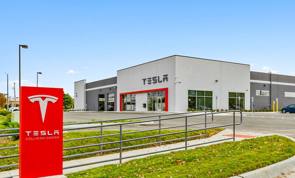 15125 W 101st Ter, Lenexa, KS 66219 Tesla Collision Center