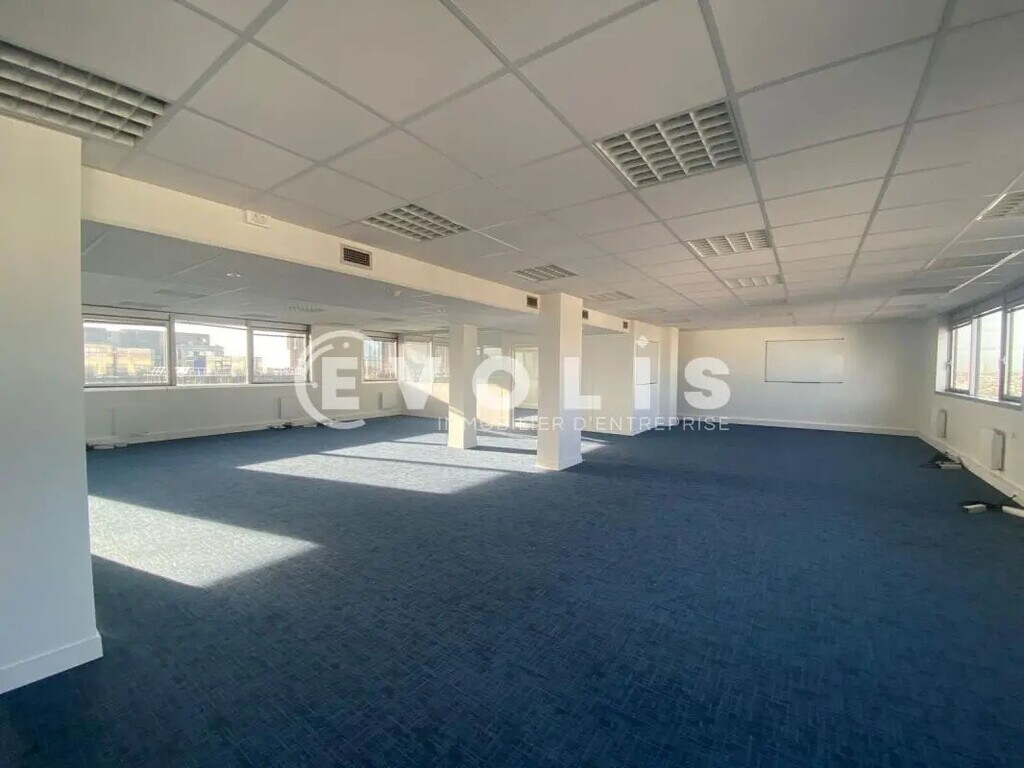 Location Bureaux 150 m² à 4 920 m² - Photo 1