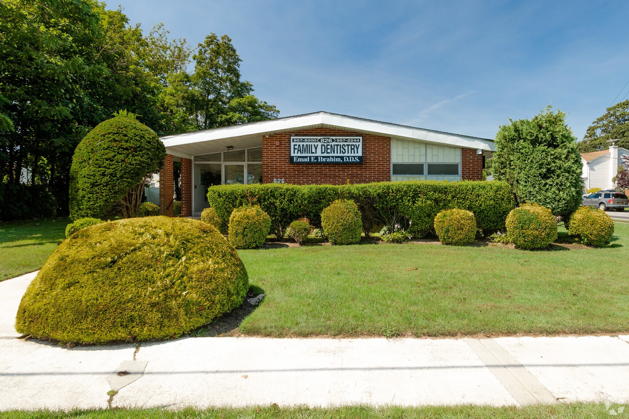 826 Buffalo Ave, Lindenhurst, NY for sale Primary Photo- Image 1 of 1