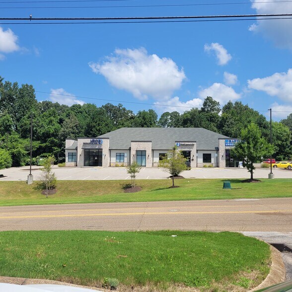 15 Old Humboldt Rd, Jackson, TN for lease - Building Photo - Image 2 of 5