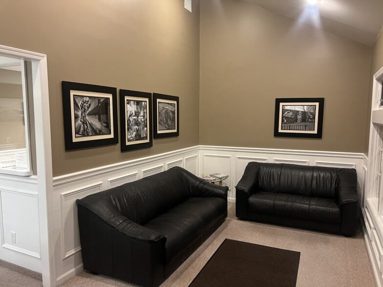 1205 Montauk Hwy, Oakdale, NY for sale - Lobby - Image 3 of 9