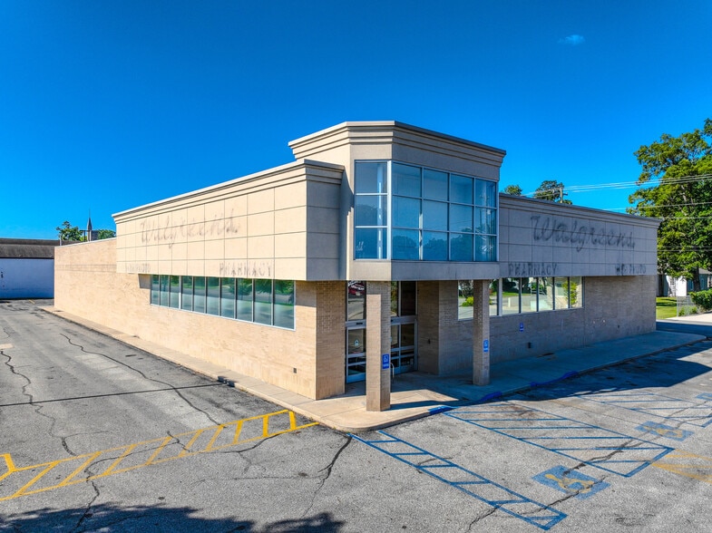 906 Main St, Rochester, IN for sale - Building Photo - Image 1 of 4
