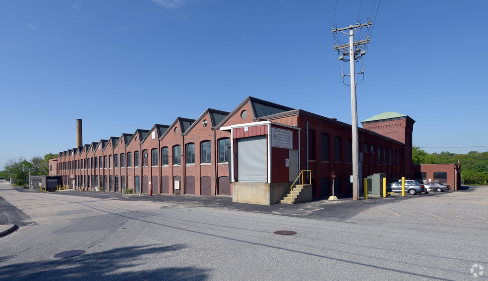 717-721 & 727 School St., Pawtucket, RI portfolio of 2 properties for sale on LoopNet.com - Primary Photo - Image 3 of 6