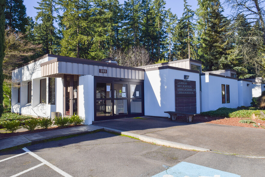 16463 Lower Boones Ferry Rd, Lake Oswego, OR for lease - Building Photo - Image 2 of 10