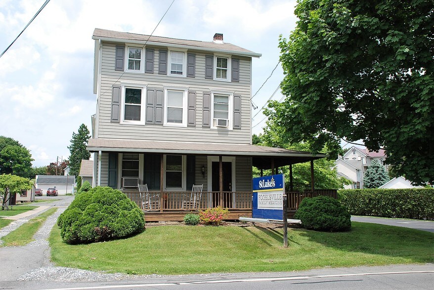 8031 Main St, Fogelsville, PA 18051