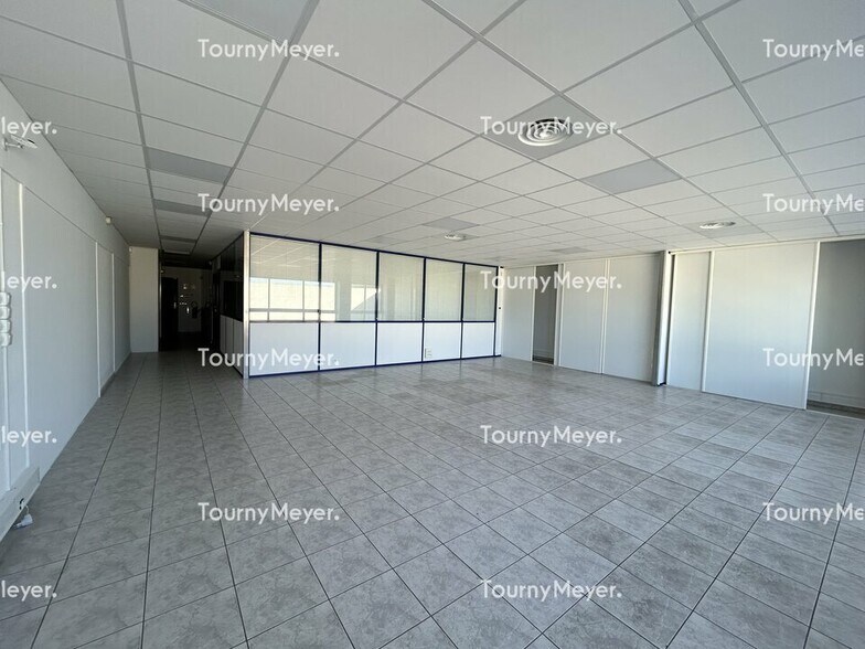 300 Rue Roland Garros, Mauguio for lease - Interior Photo - Image 2 of 8