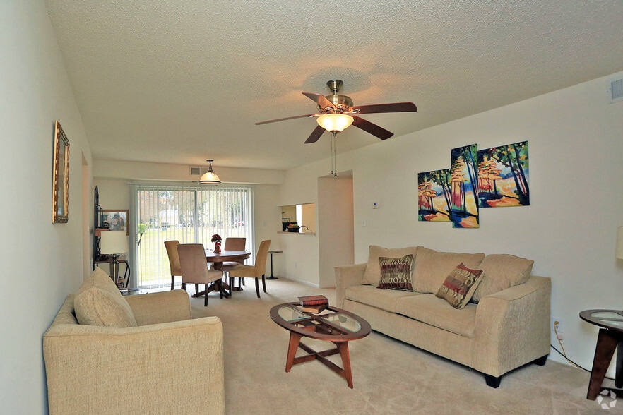 201 Forest Pine Rd, Franklin, VA for sale - Interior Photo - Image 2 of 60