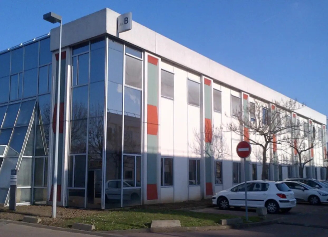 Flex in Gennevilliers for lease Building Photo- Image 1 of 4