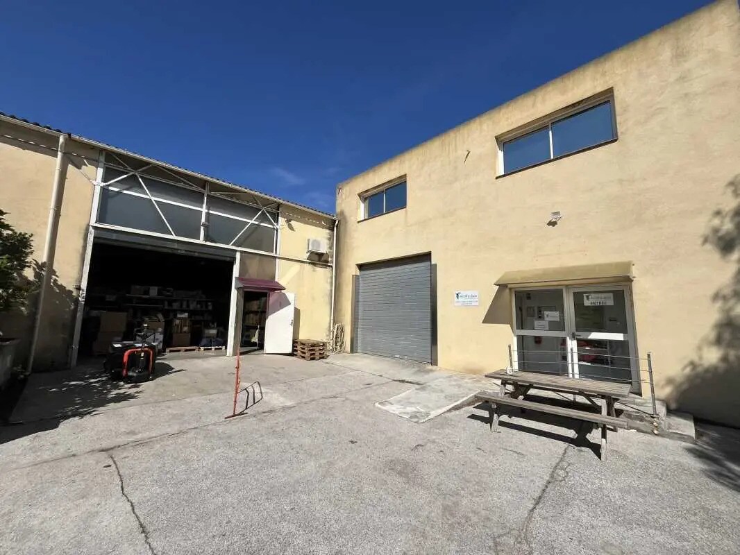 Flex in La Seyne-sur-Mer for lease Building Photo- Image 1 of 11