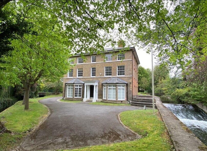 Boundary Rd, High HP10 9QN