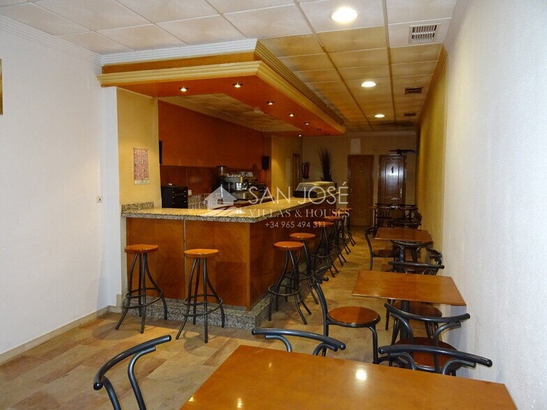 Retail in Aspe for lease - Building Photo - Image 2 of 6