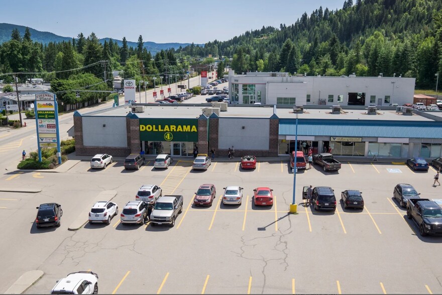 1502 Columbia Ave, Castlegar, BC for lease - Primary Photo - Image 1 of 3