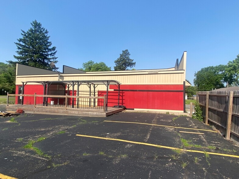 1610 Arrow Ave, Anderson, IN for sale - Building Photo - Image 2 of 4