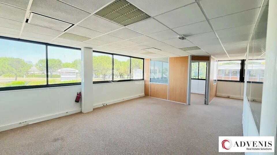 Office in Gradignan for lease - Interior Photo - Image 1 of 11