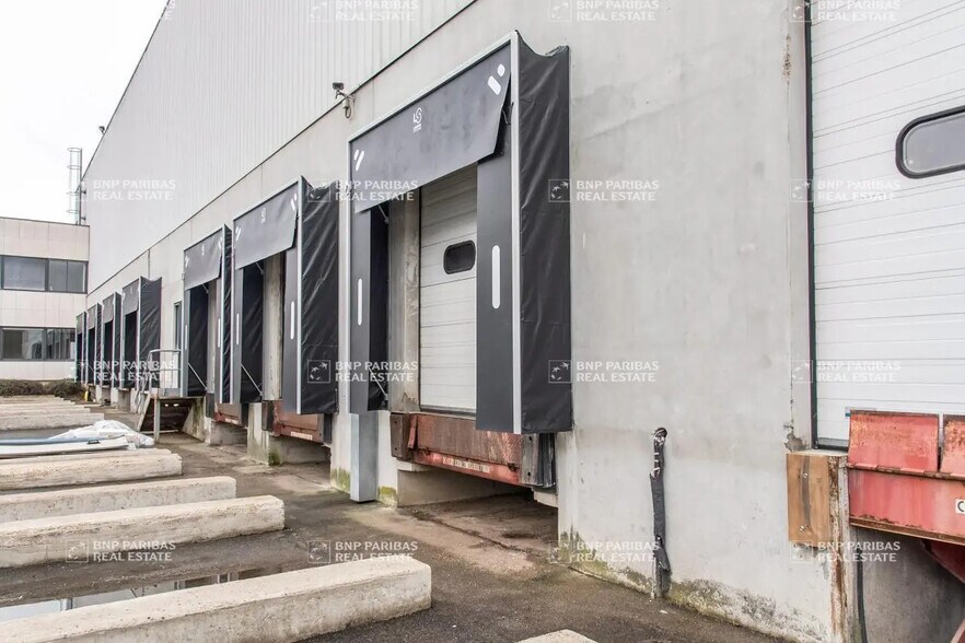 Flex in Bondoufle for lease - Building Photo - Image 1 of 12