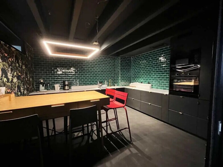 Office in Rouen for lease - Interior Photo - Image 3 of 14