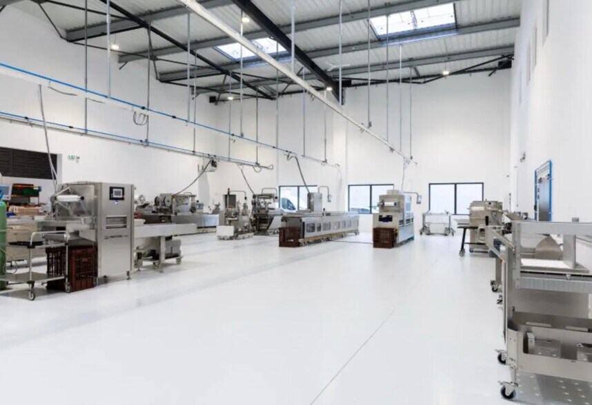 Flex in Persan for sale - Interior Photo - Image 2 of 6