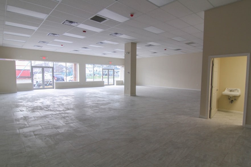 307 Guy Lombardo Ave, Freeport, NY for sale - Interior Photo - Image 1 of 1