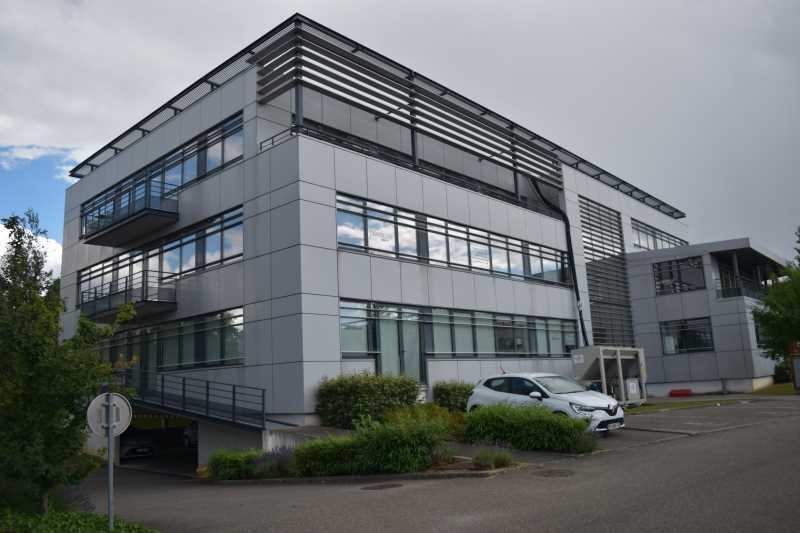 Office in Saint-Priest for lease - Building Photo - Image 2 of 7