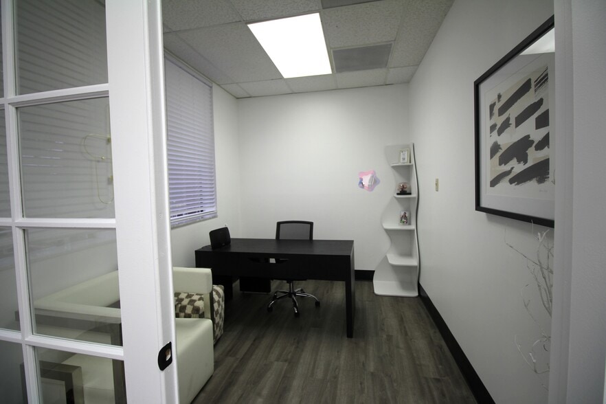 2506 W Virginia Ave, Tampa, FL for lease - Building Photo - Image 3 of 27