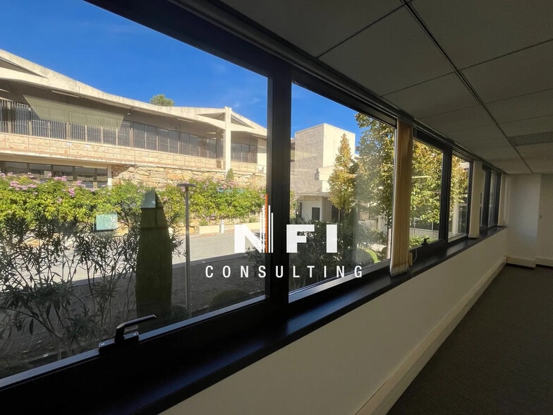 Office in Valbonne for lease - Building Photo - Image 2 of 12