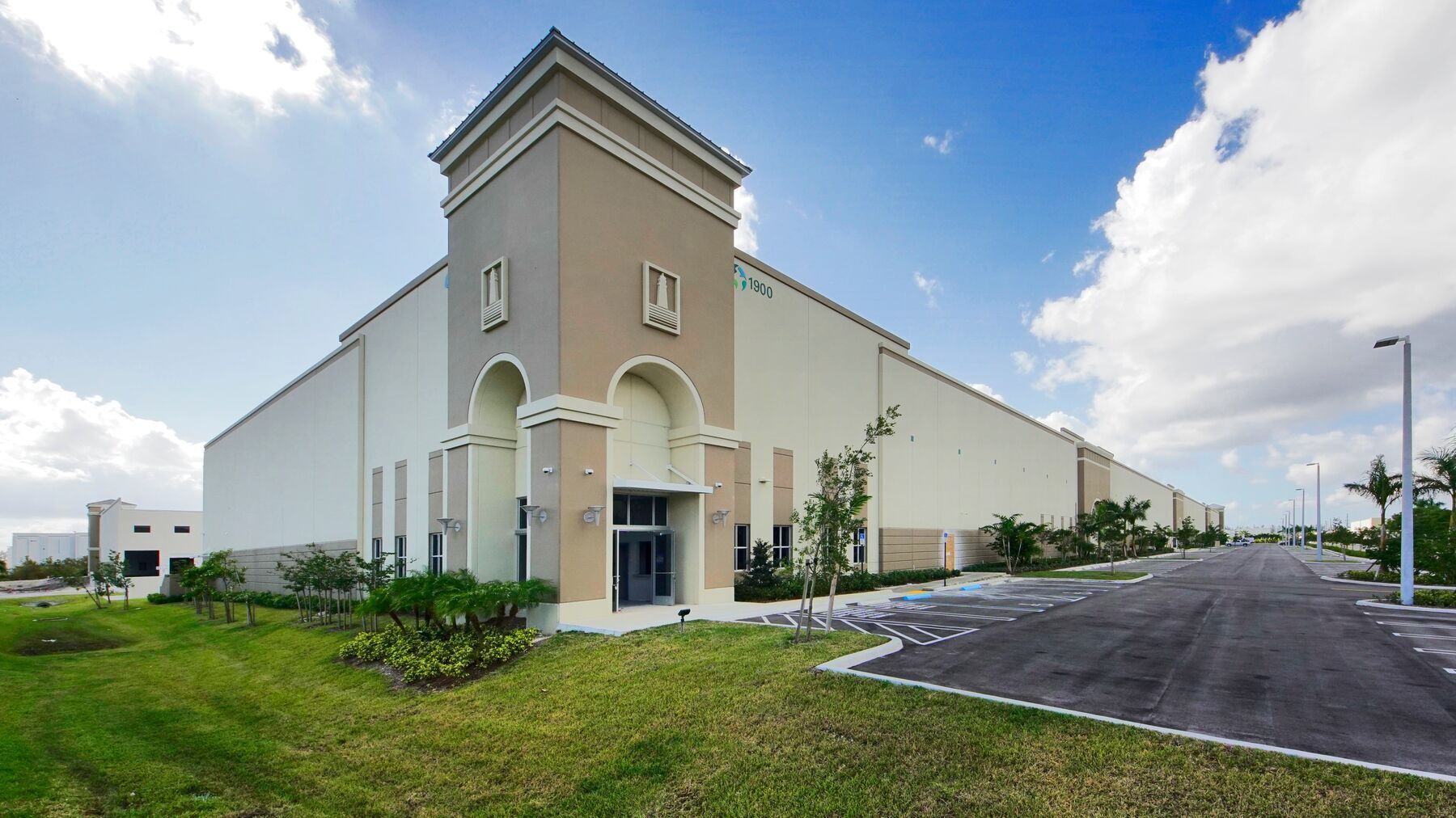 12200 NW 25th St, Miami, FL for lease Primary Photo- Image 1 of 18