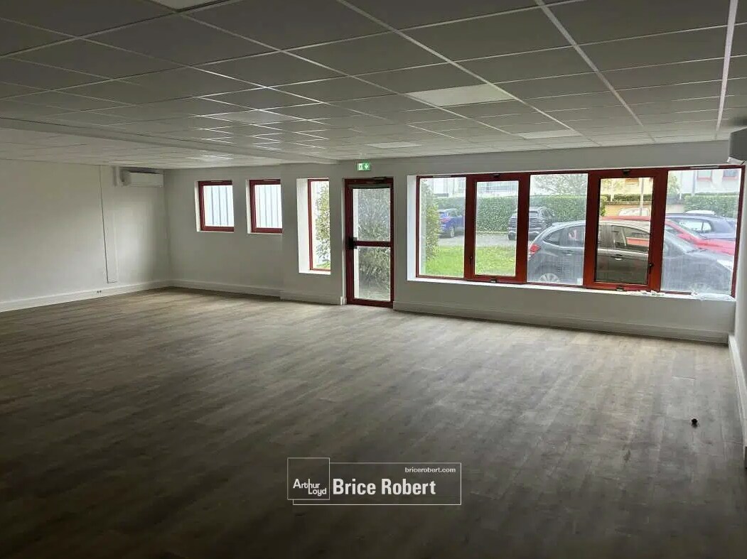 Flex in Genas for lease Interior Photo- Image 1 of 4