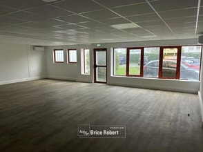 Flex in Genas for lease Interior Photo- Image 1 of 4