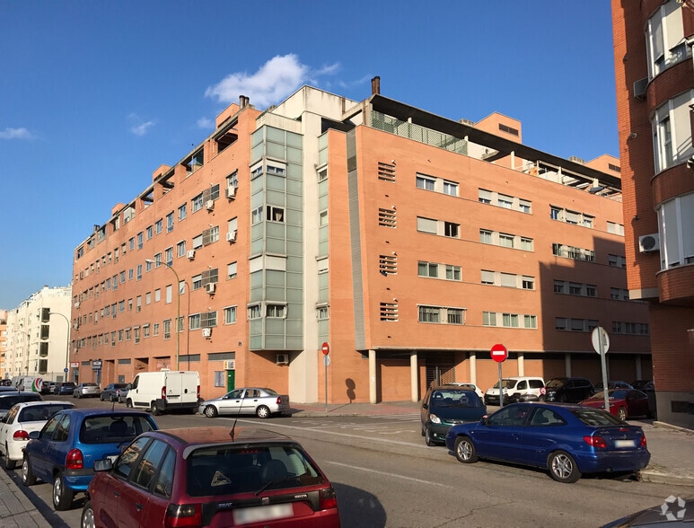 Retail in Madrid, Madrid for lease - Building Photo - Image 2 of 2