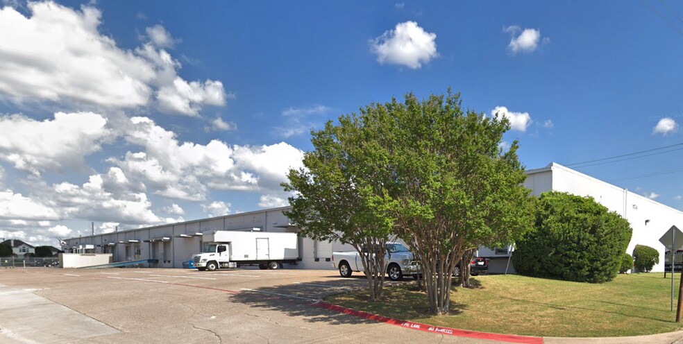 1174 N Great Southwest Pky, Grand Prairie, TX for lease - Building Photo - Image 1 of 8