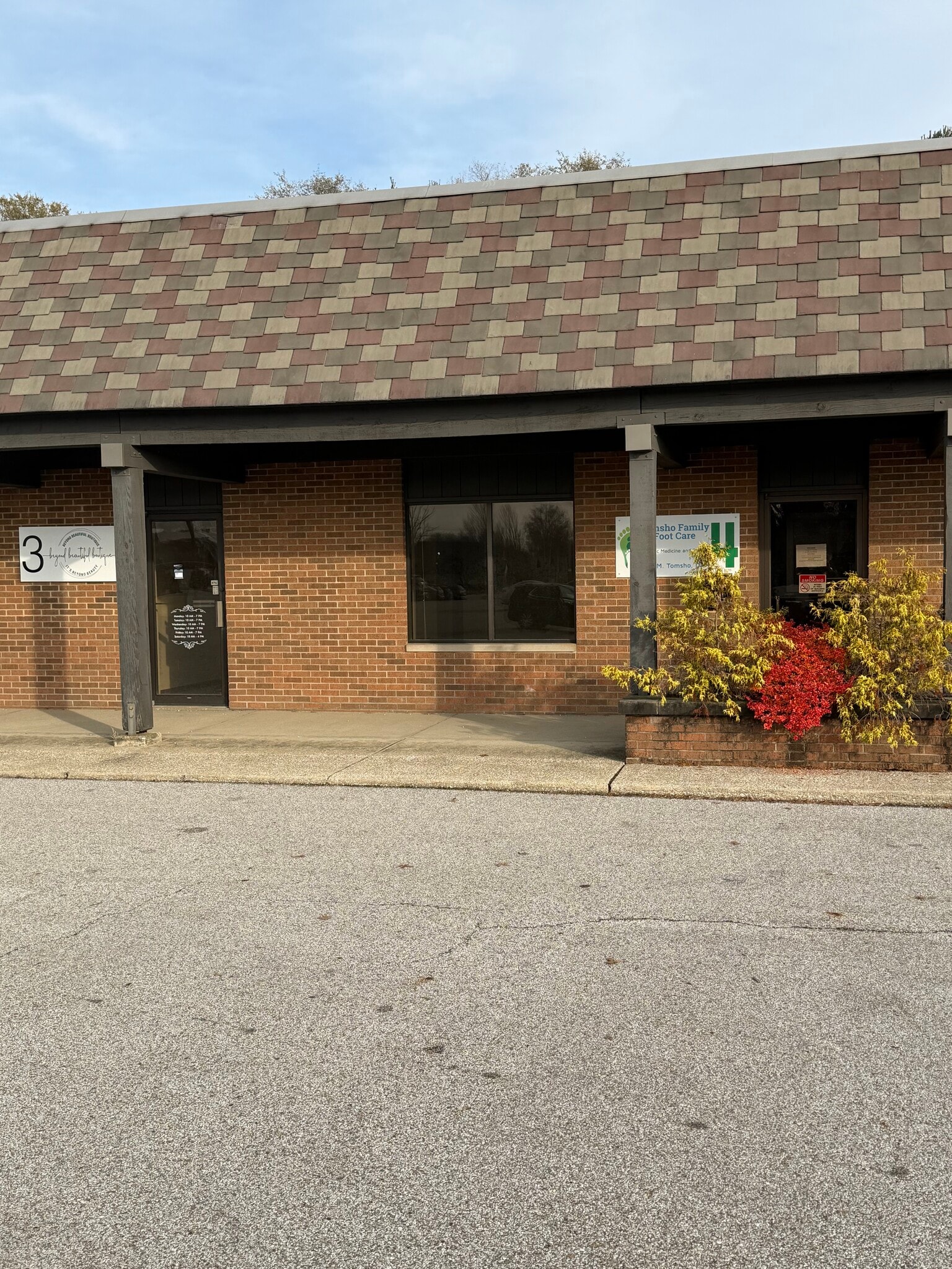 105 5th St SE, Barberton, OH for lease Interior Photo- Image 1 of 13