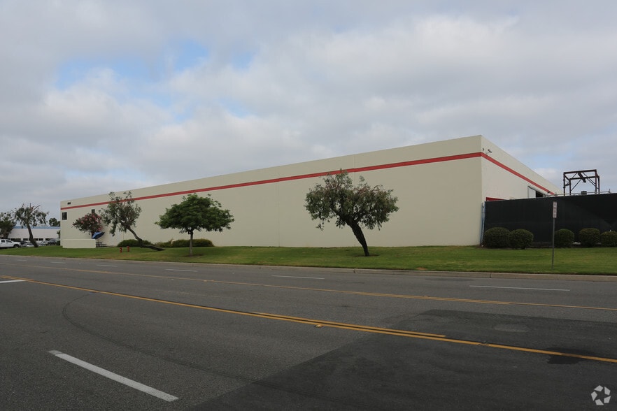 1939 Deere Ave, Irvine, CA for lease - Building Photo - Image 2 of 3