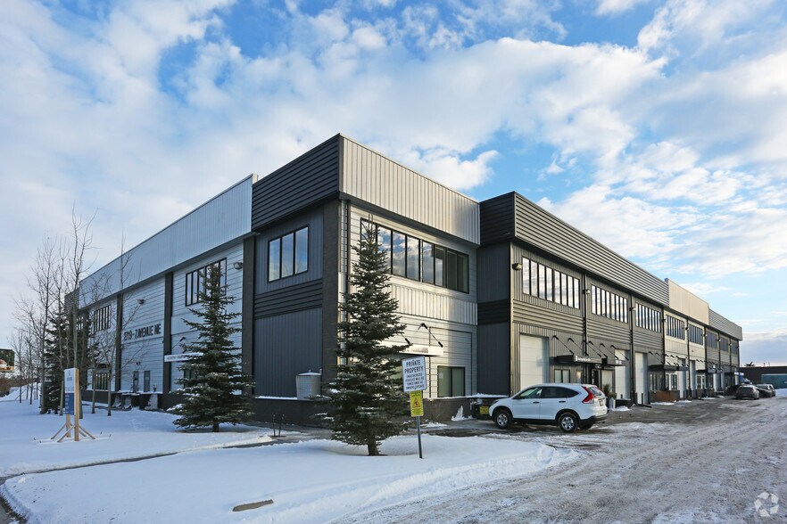 2719 7th Ave NE, Calgary, AB T2A 2L9