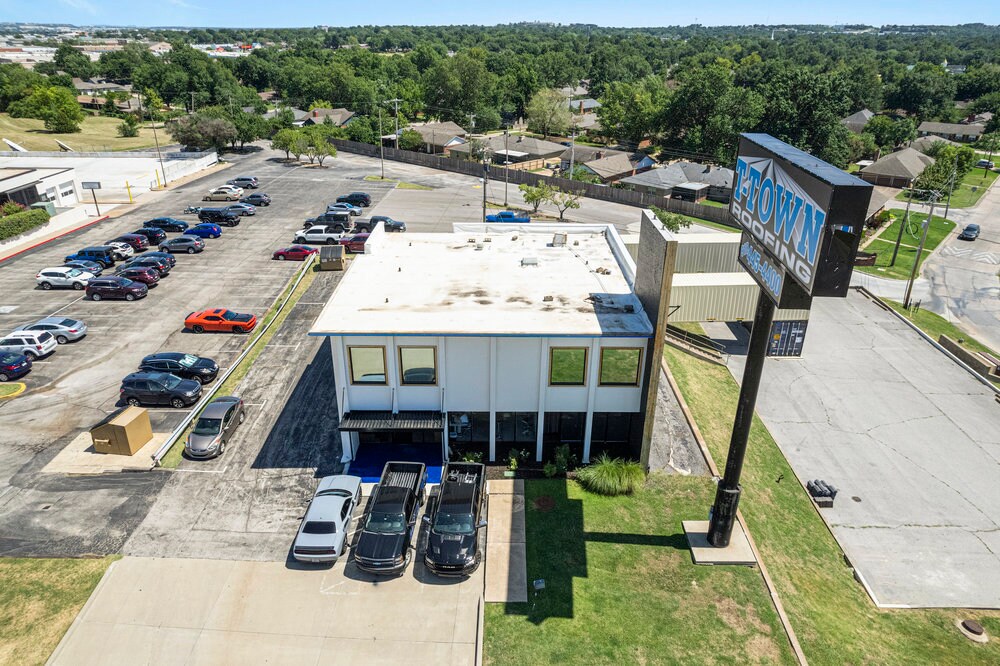 5770 E Skelly Dr, Tulsa, OK 74135