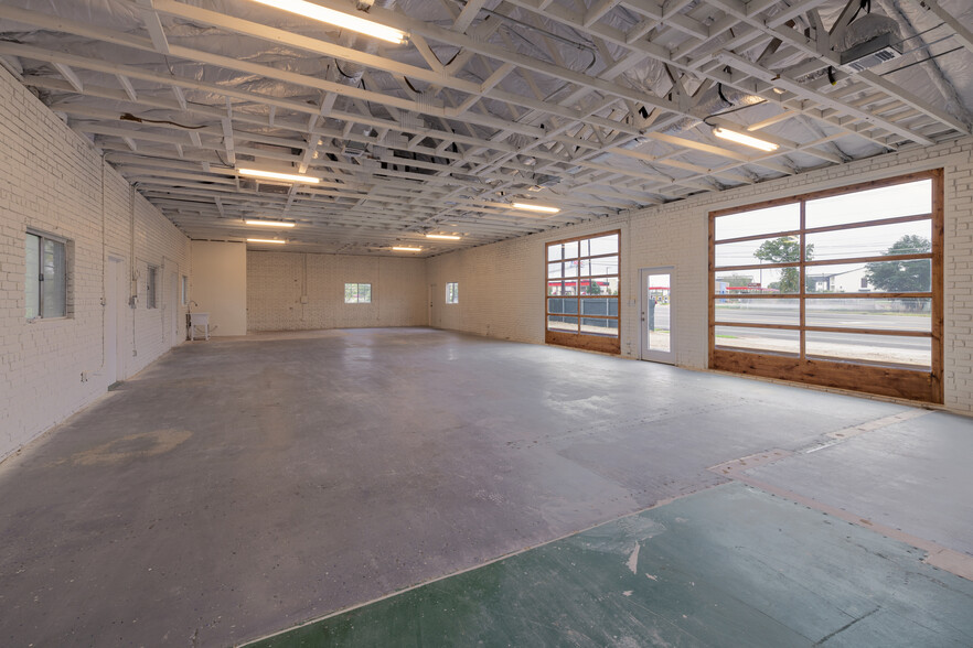 8701 FM 969, Austin, TX for lease - Interior Photo - Image 2 of 4