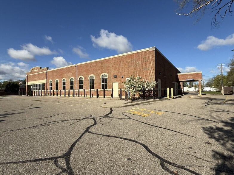 800 Ann Arbor Rd W, Plymouth, MI for sale - Building Photo - Image 2 of 9