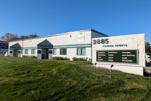 2885 Country Dr, Little Canada, MN for lease - Building Photo - Image 1 of 6