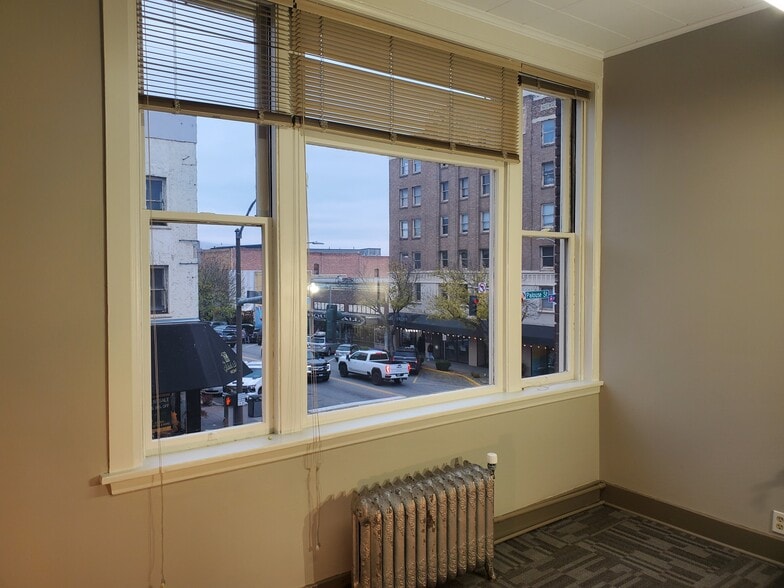 103 Palouse St, Wenatchee, WA for lease - Building Photo - Image 2 of 6