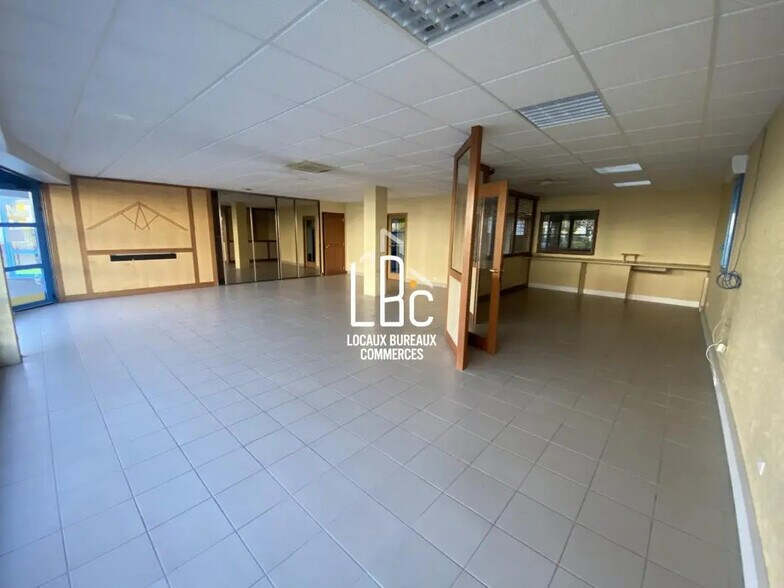 28 Boulevard Jean Monnet, Rezé for lease - Interior Photo - Image 2 of 16