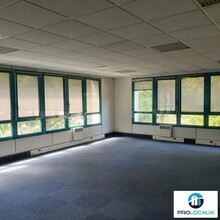 Office in Eybens for lease Interior Photo- Image 2 of 4