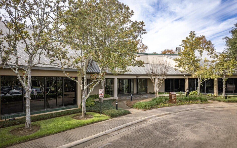 4675 Sweetwater Blvd, Sugar Land, TX for lease - Building Photo - Image 3 of 4